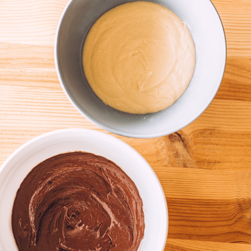 séparer les 2 pâtes d'un marbré moelleux chocolat vanille